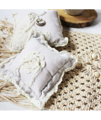 Coussin d'alliances lin et crochet