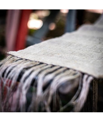 Chemin de table en toile de jute à franges