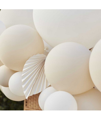 Arche de ballons nude et blanche