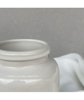 Petit vase en grès blanc