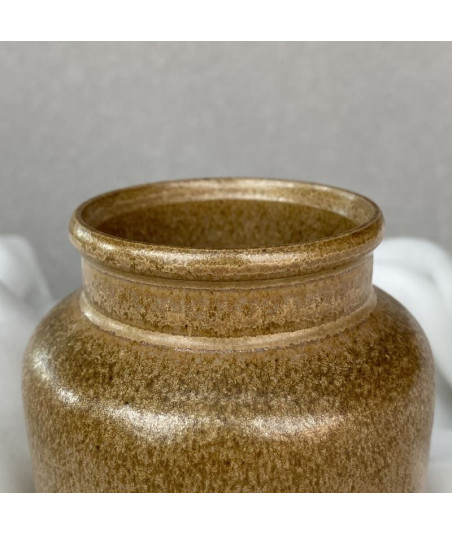 Petit vase en grès camel moucheté