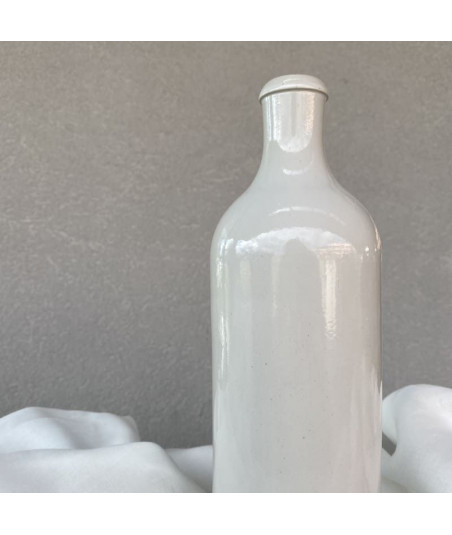 Vase bouteille en grès blanc