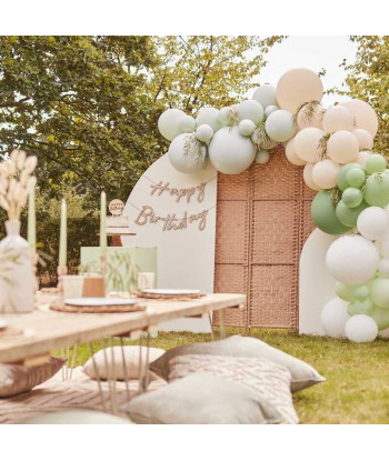 Couronne en bois "joyeux anniversaire"