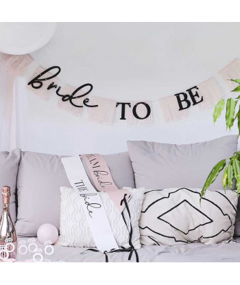 Guirlande EVJF "bride to be" rose