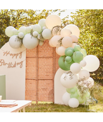 Kit arche de ballons vert sauge, nude et blanc