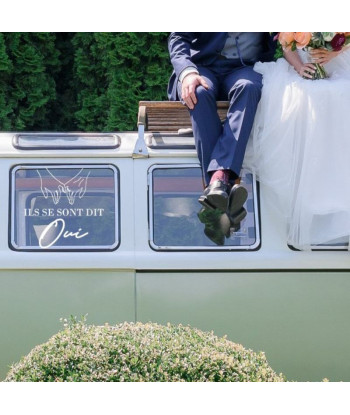 Sticker voiture mariage "ils se sont dit oui" avec mains en filaire