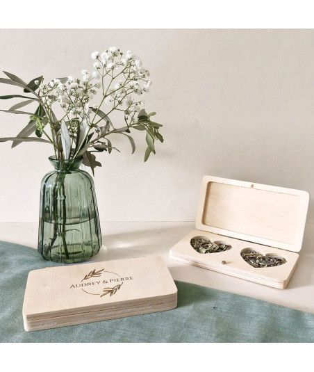 Boite à alliances personnalisable en bois gravé aux noms des mariés